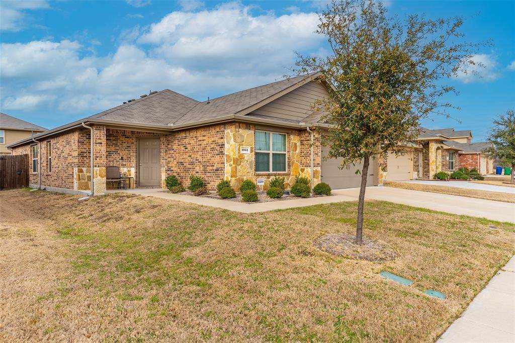 1053 Sewell Drive - Photo 1