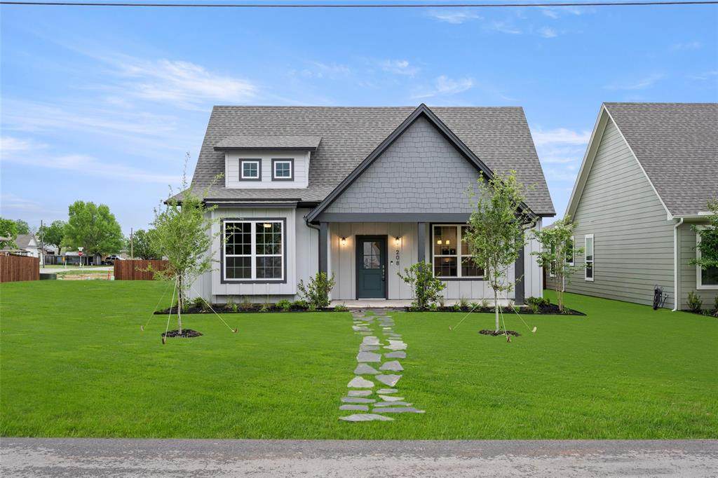 208 6th Street - Photo 1