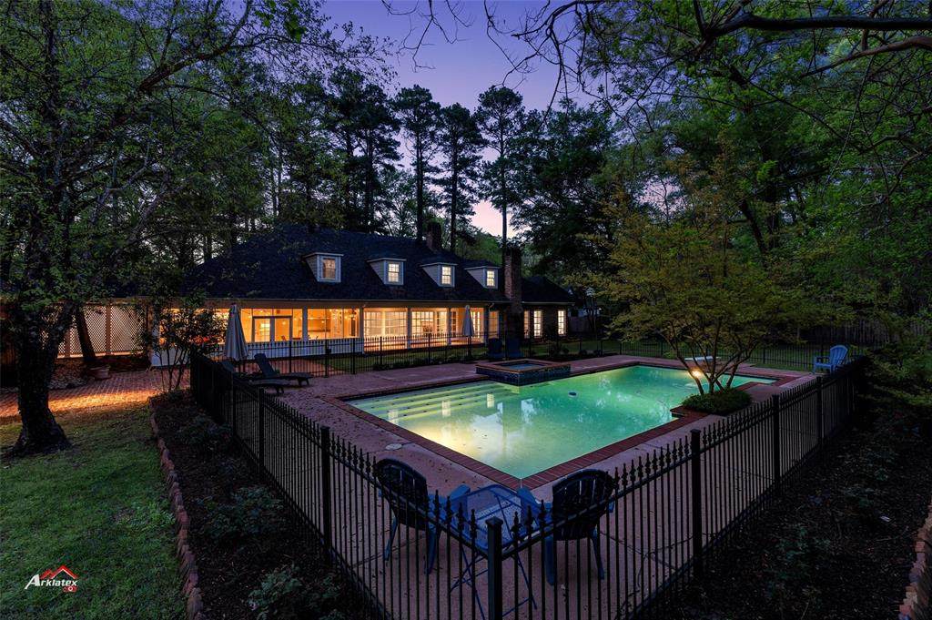 323 Maggie Lane - Photo 1