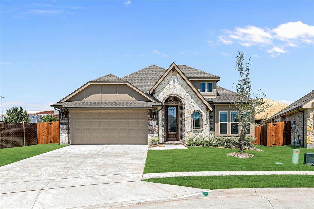 940 Forest Glen Drive - Photo 1