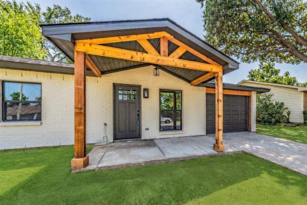952 Briarwood Drive - Photo 1
