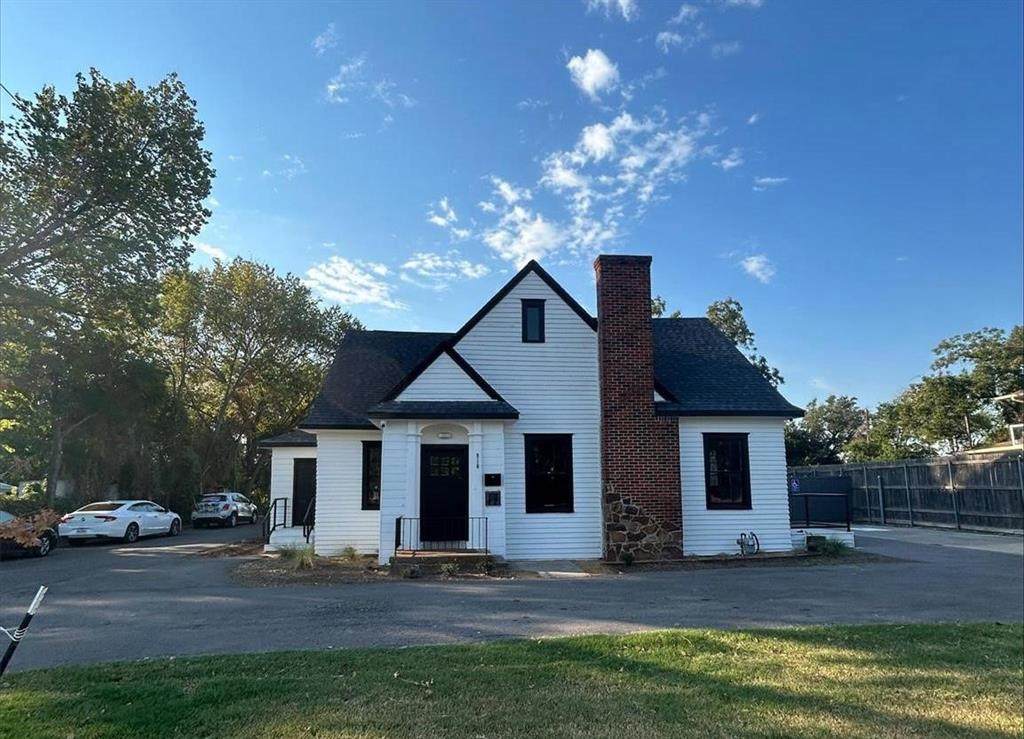910 18th Street - Photo 1