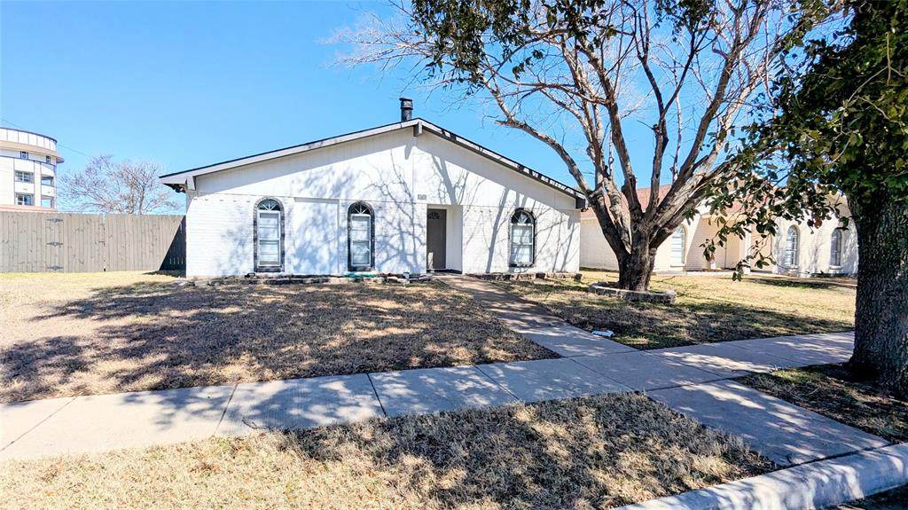 858 Pinehill Lane - Photo 1