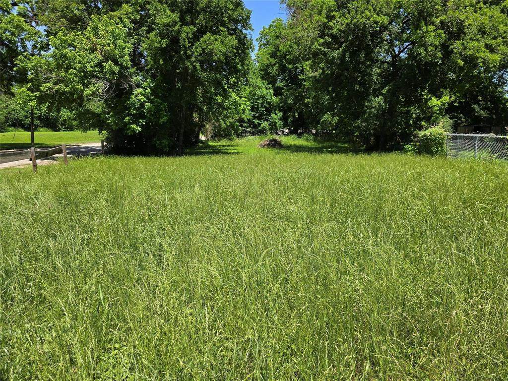 2203 Rockefeller Boulevard - Photo 1