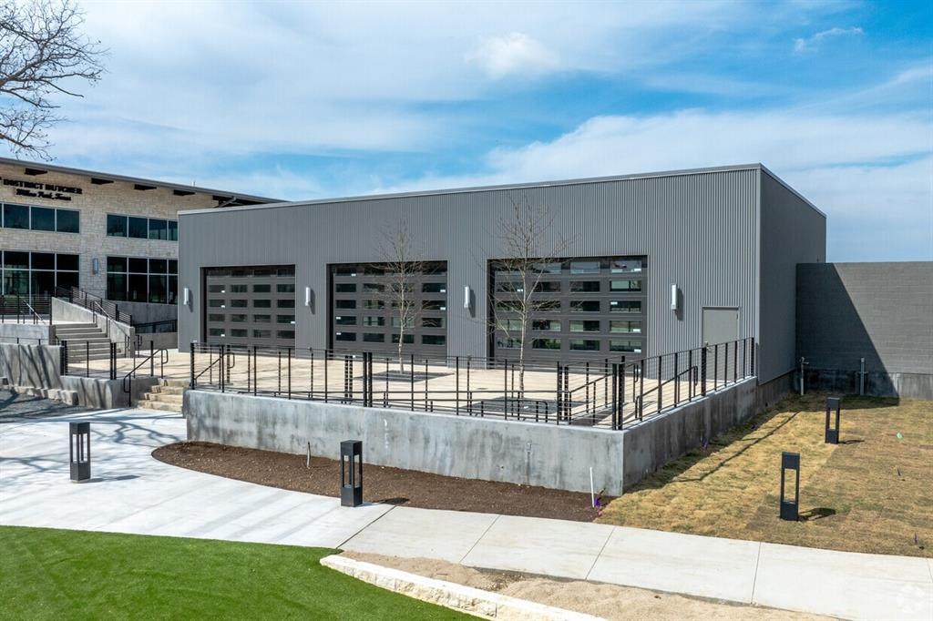 490 Shops Boulevard - Photo 1