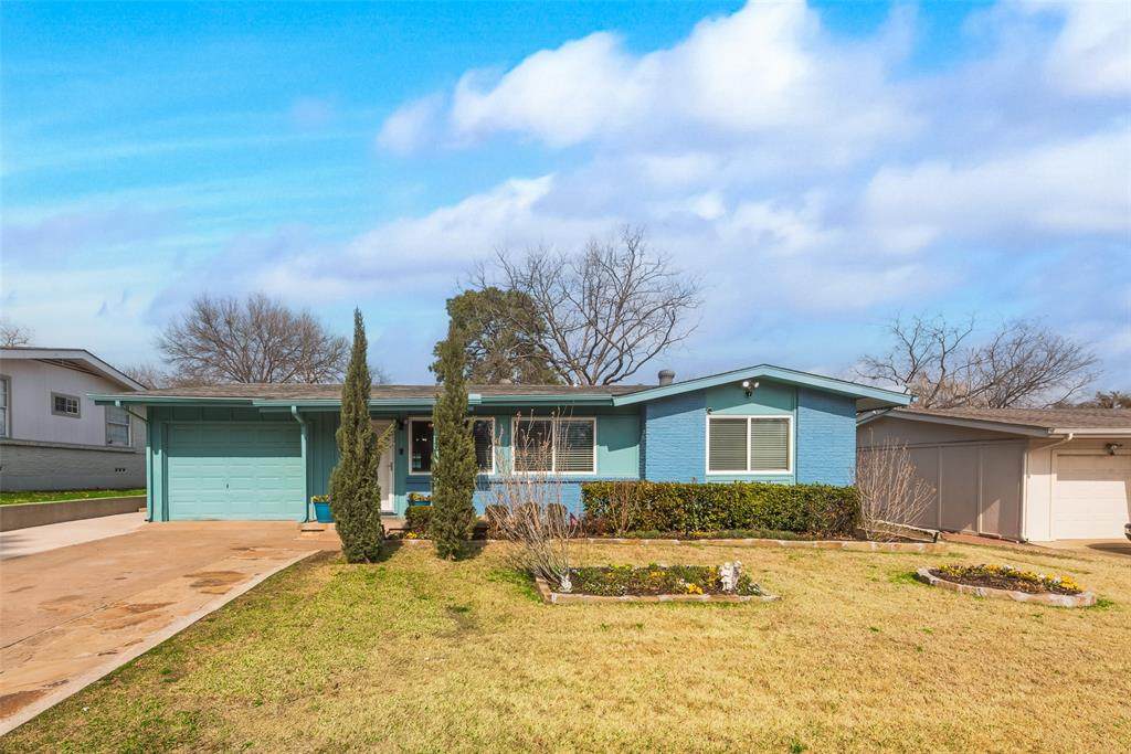 628 Elm Street - Photo 1