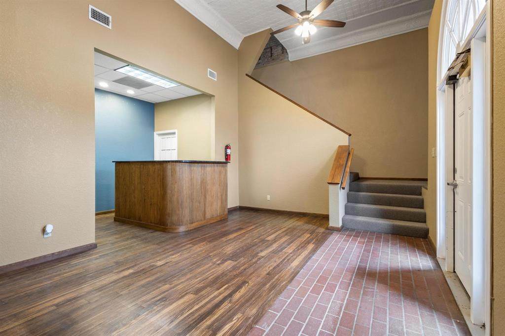 111 Travis St - Photo 1