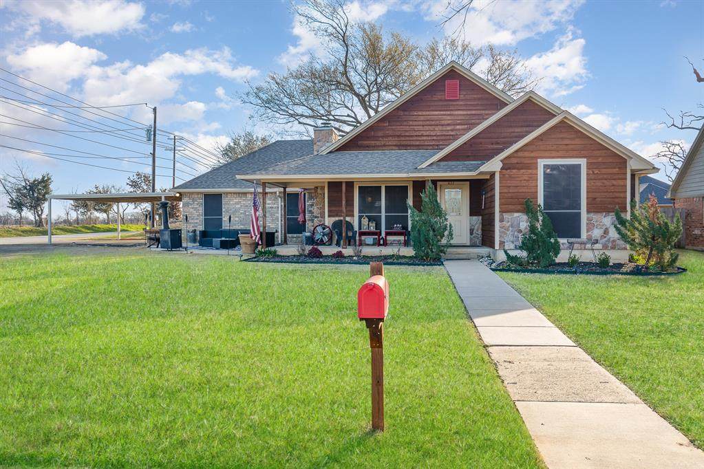 622 Brockett Street - Photo 1