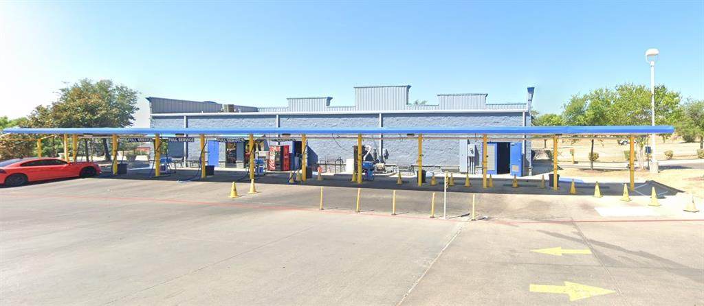 2561 Macarthur Boulevard - Photo 1