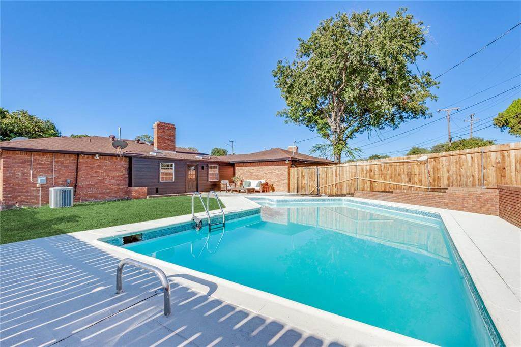 4714 Crownpoint Circle - Photo 1