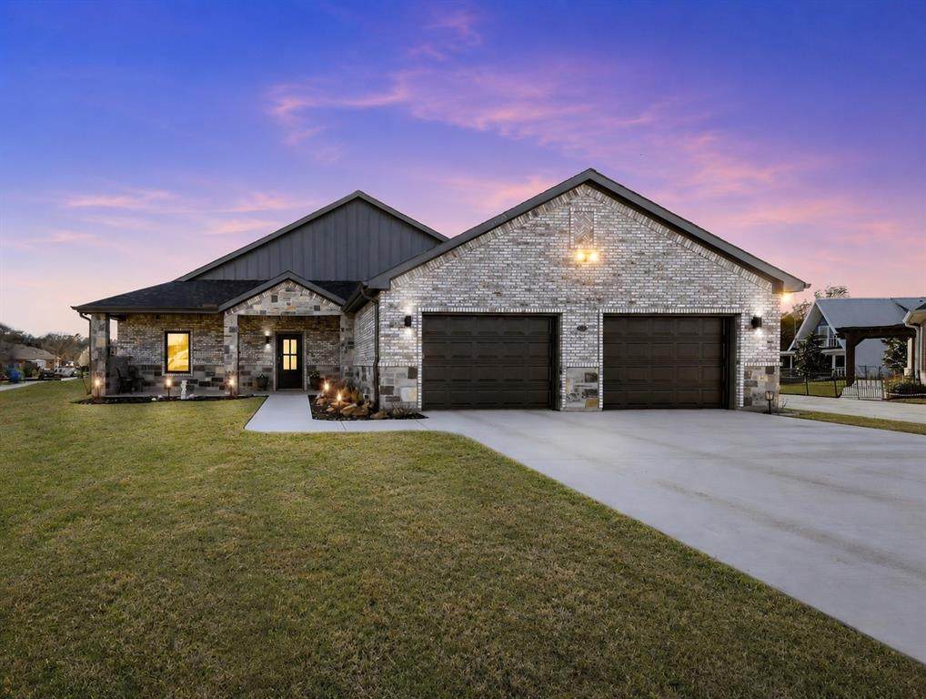 502 Bay Court - Photo 1