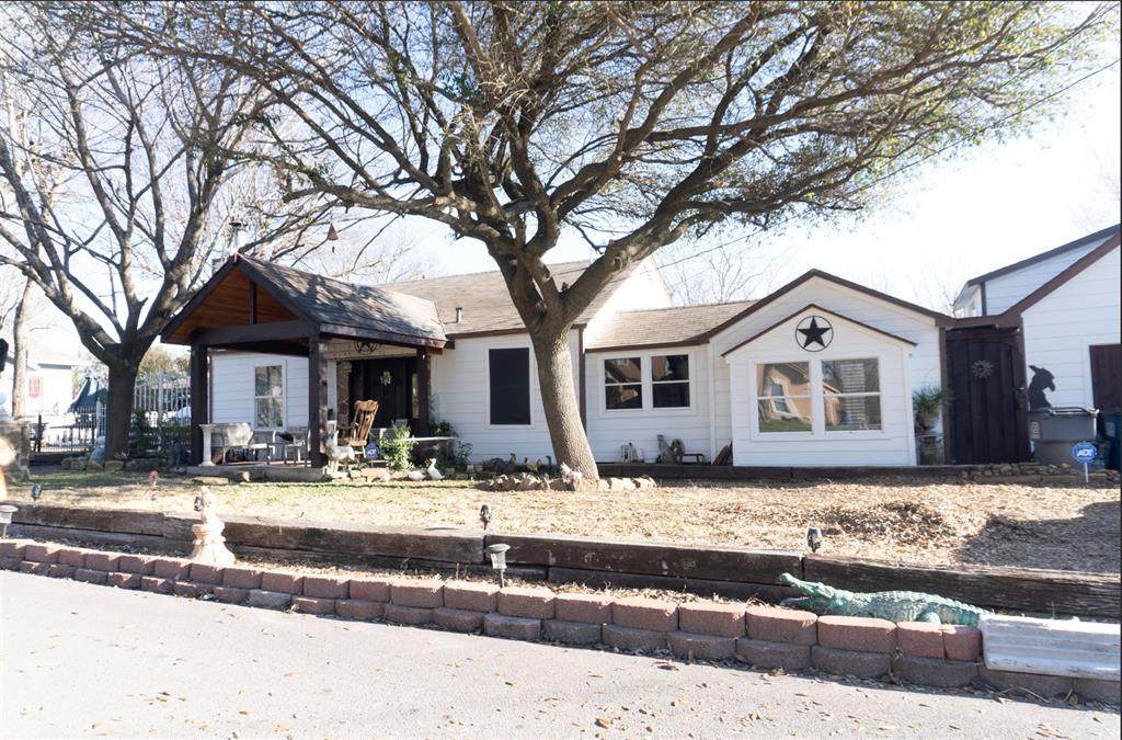 302 6th Street - Photo 1