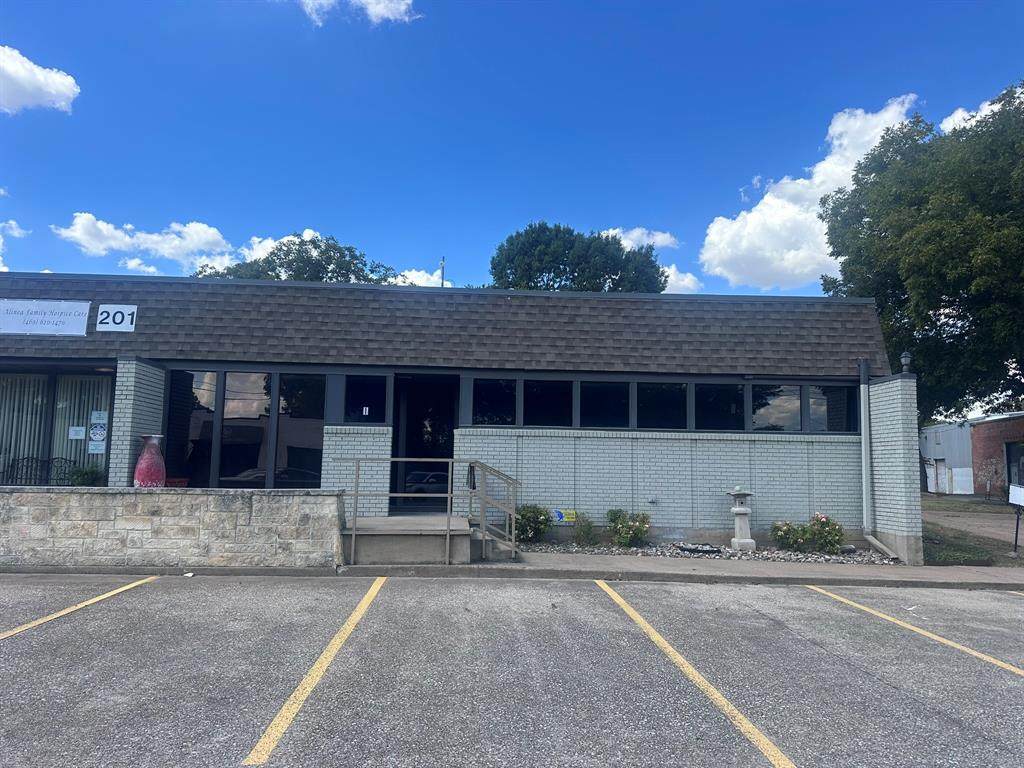 201 Ferris Avenue - Photo 1