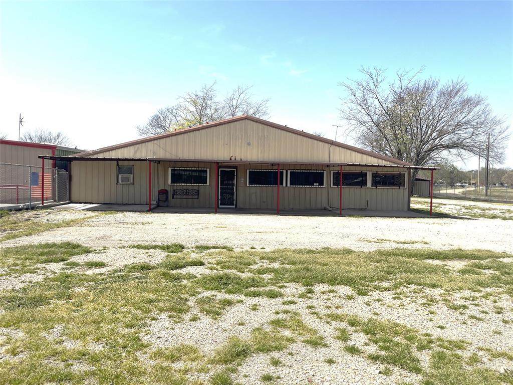 708 Smith Circle - Photo 1