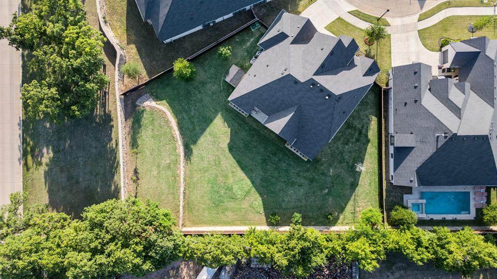 318 Waters Edge Drive - Photo 1