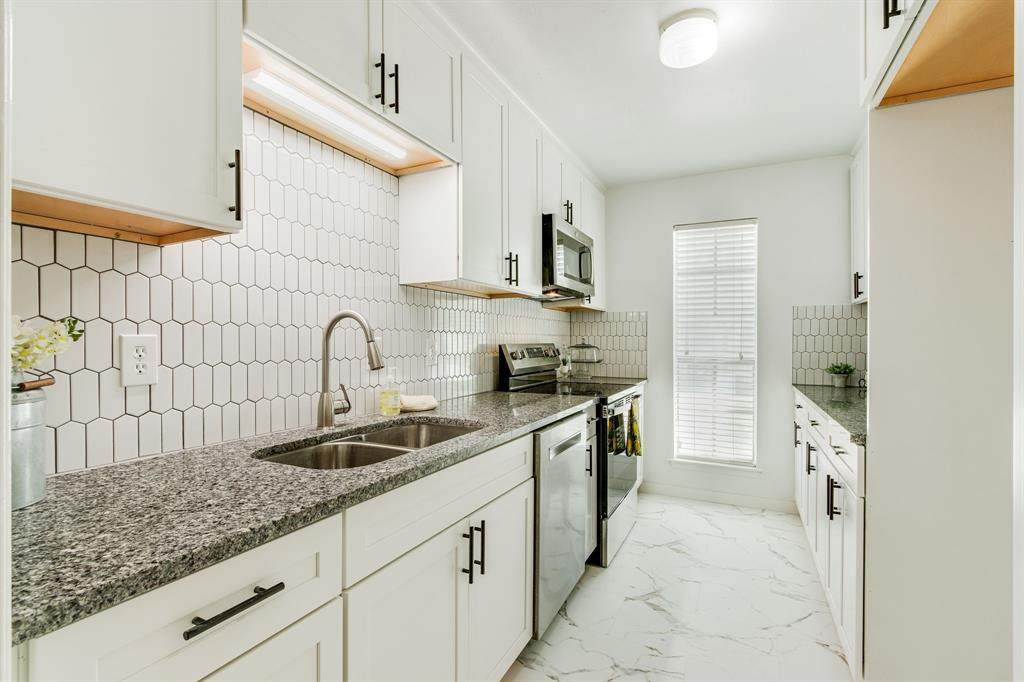 6023 University Boulevard - Photo 1