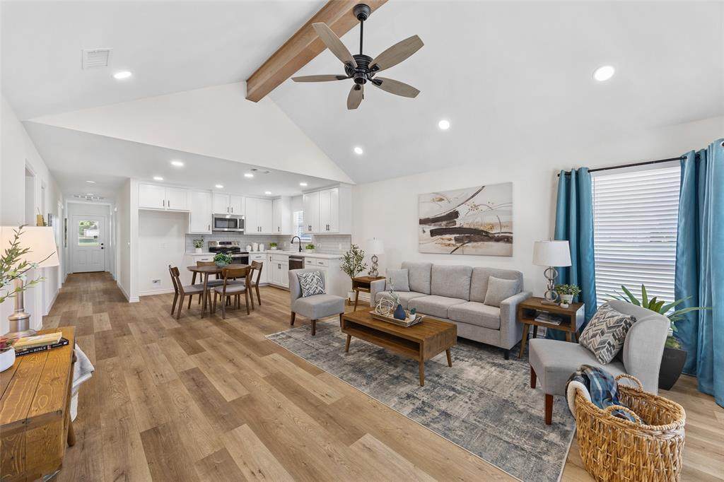 407 Clay - Photo 1