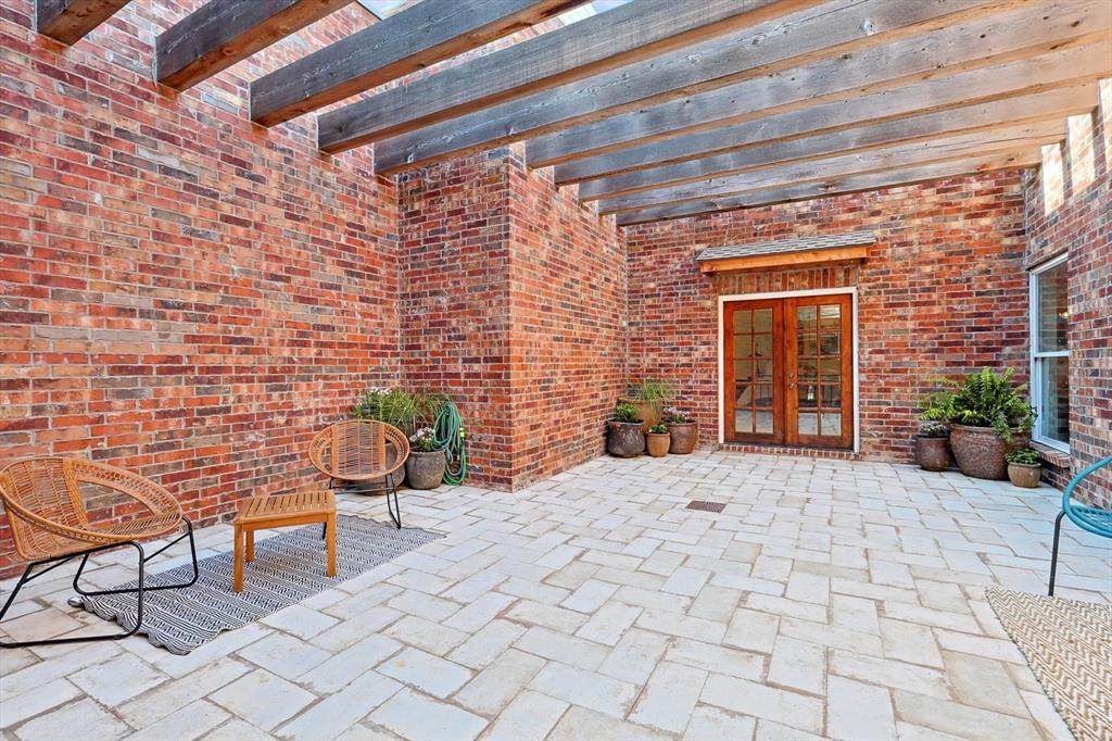 700 Elmwood - Photo 1