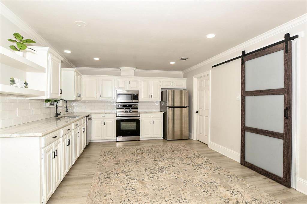 409 Summit Drive - Photo 1