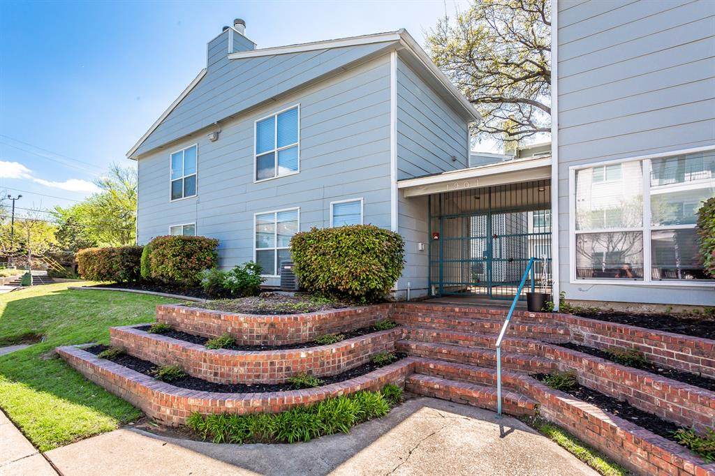 1901 Fitzhugh Avenue - Photo 1