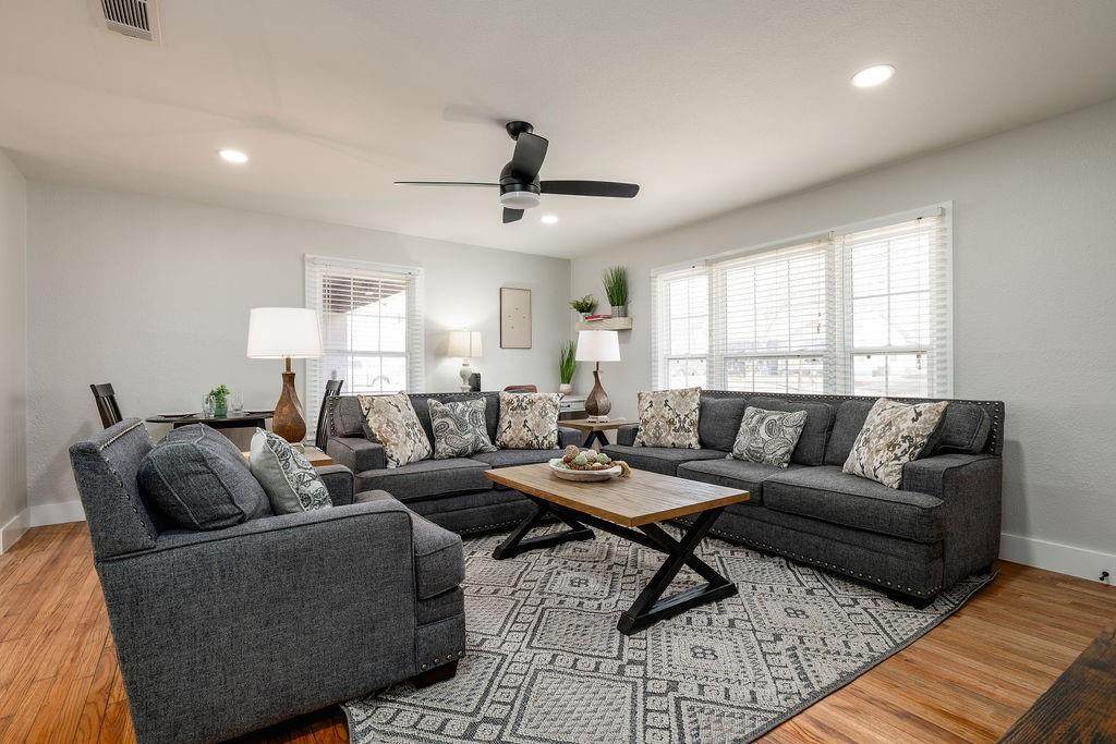 325 League Street - Photo 1