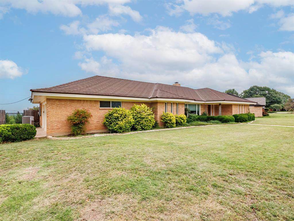 905 High Road - Photo 1