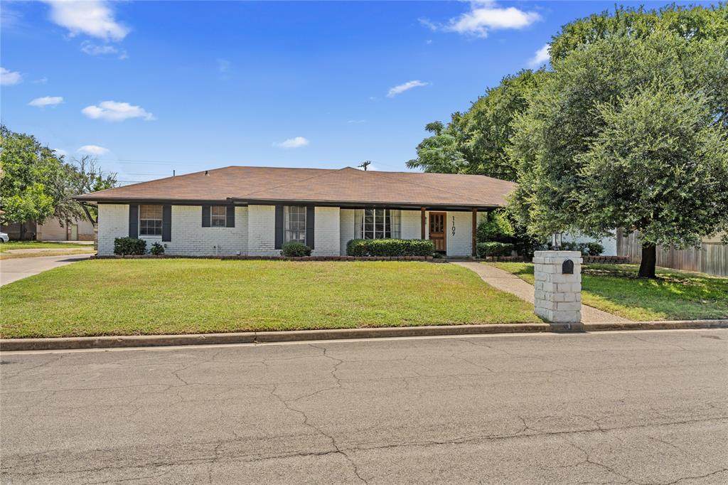 1109 Knotty Oaks Drive - Photo 1