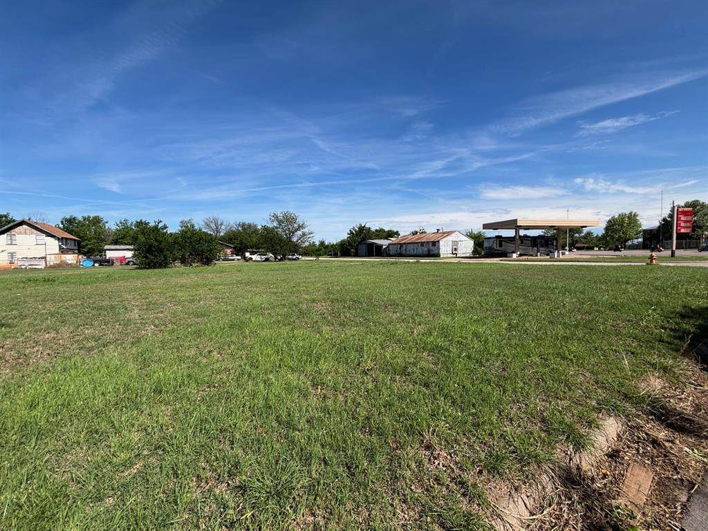 402 Fort Worth Street - Photo 1