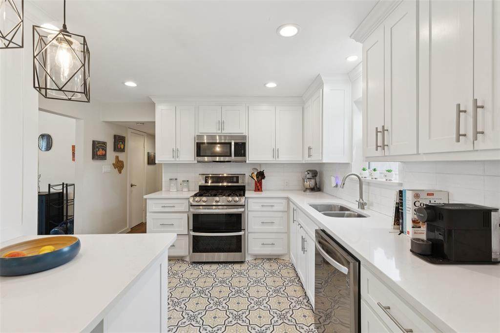 2620 Lakeland Drive - Photo 1