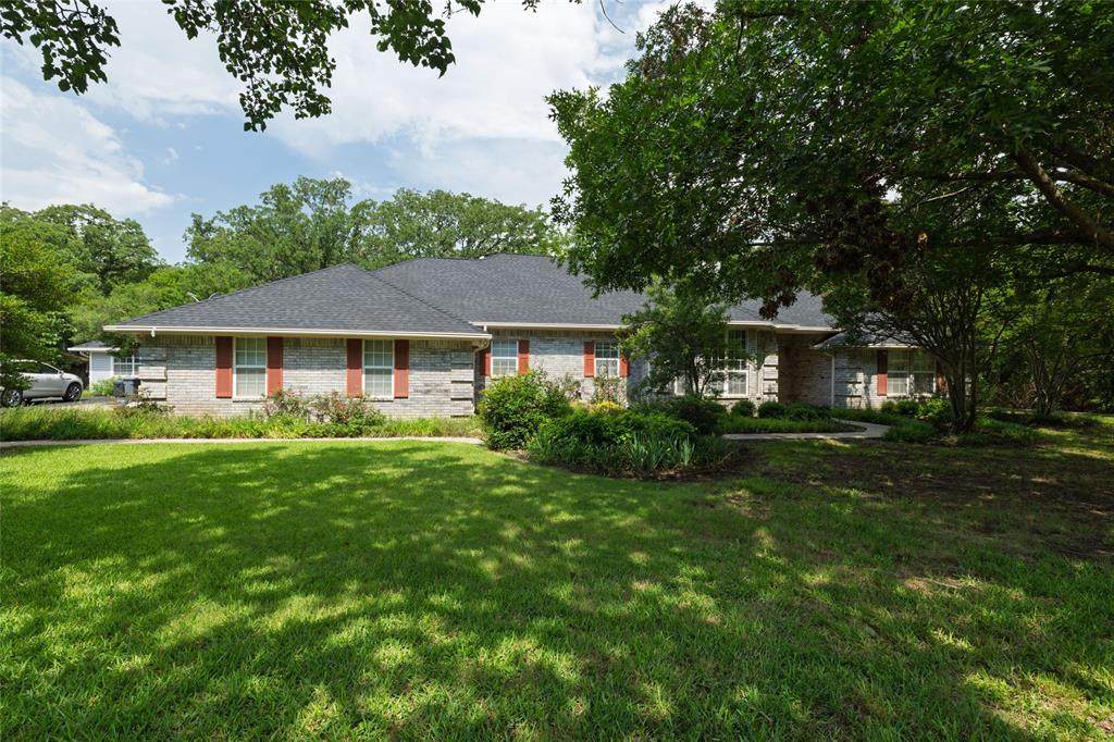 331 County Road 3418 - Photo 1