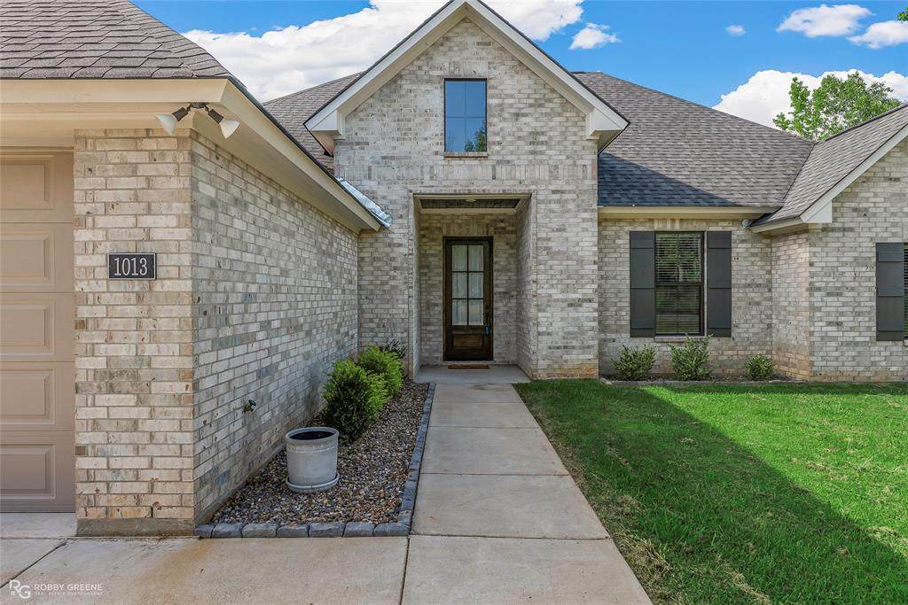 1013 Voss Drive - Photo 1