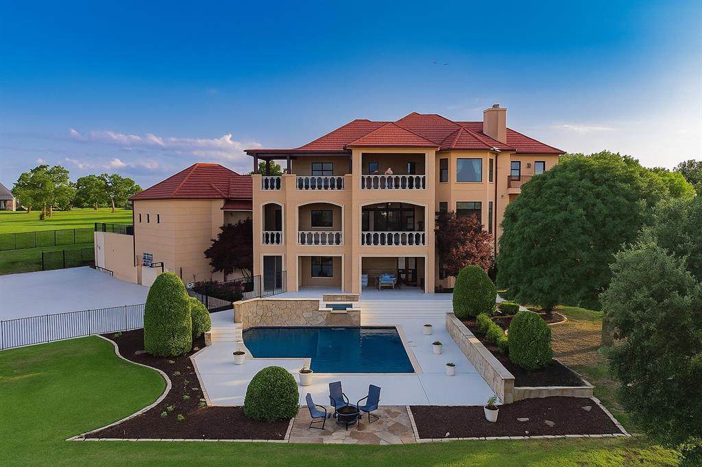 323 Kings Court - Photo 1