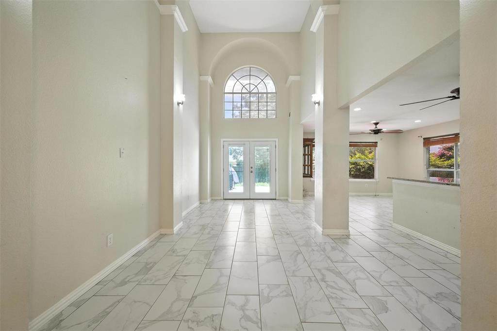 825 Foxwood Lane - Photo 1