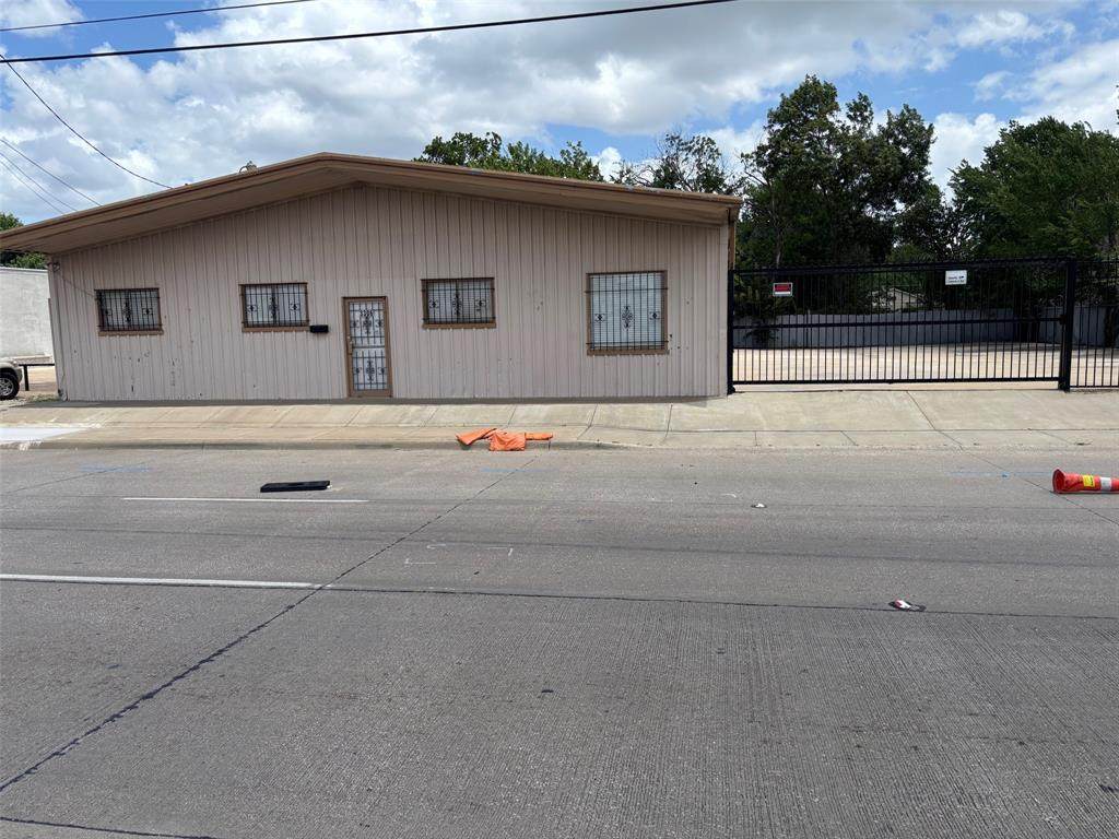 3306 Sylvan Avenue - Photo 1