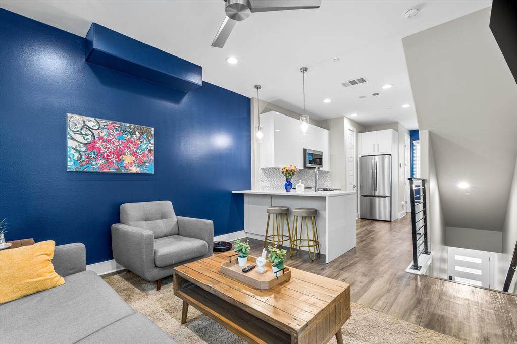 1118 Galveston Avenue - Photo 1