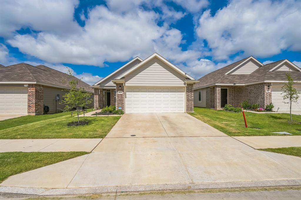 433 Woodhouse Way - Photo 1