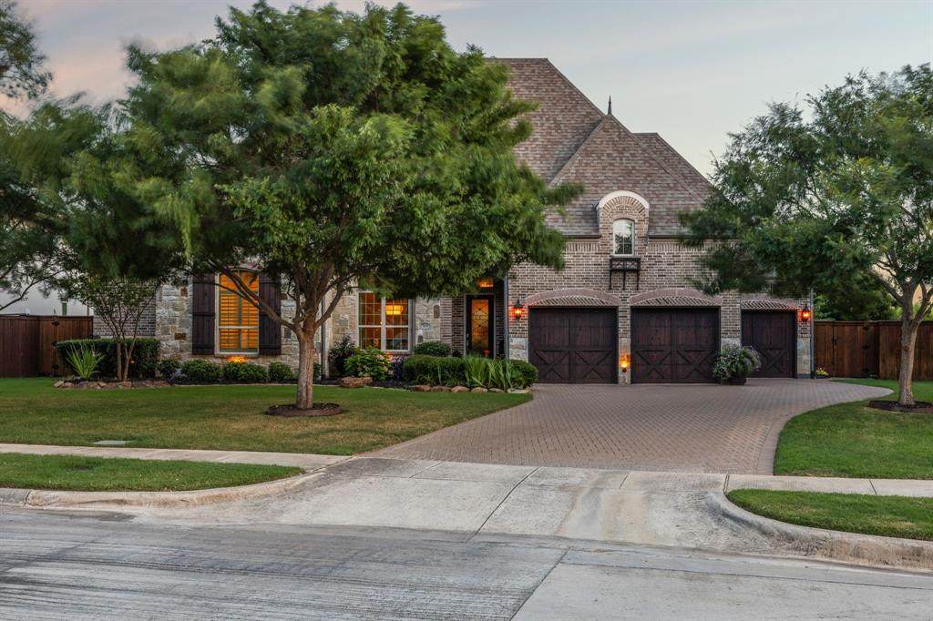 3616 Millbank - Photo 1