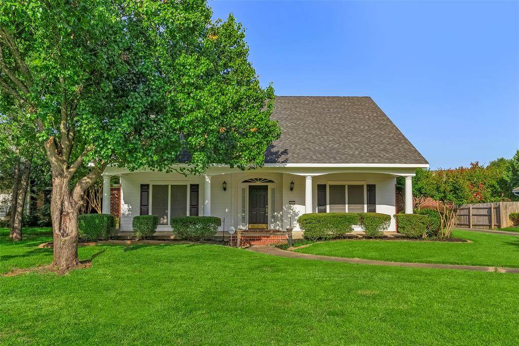 206 Hampton Court - Photo 1