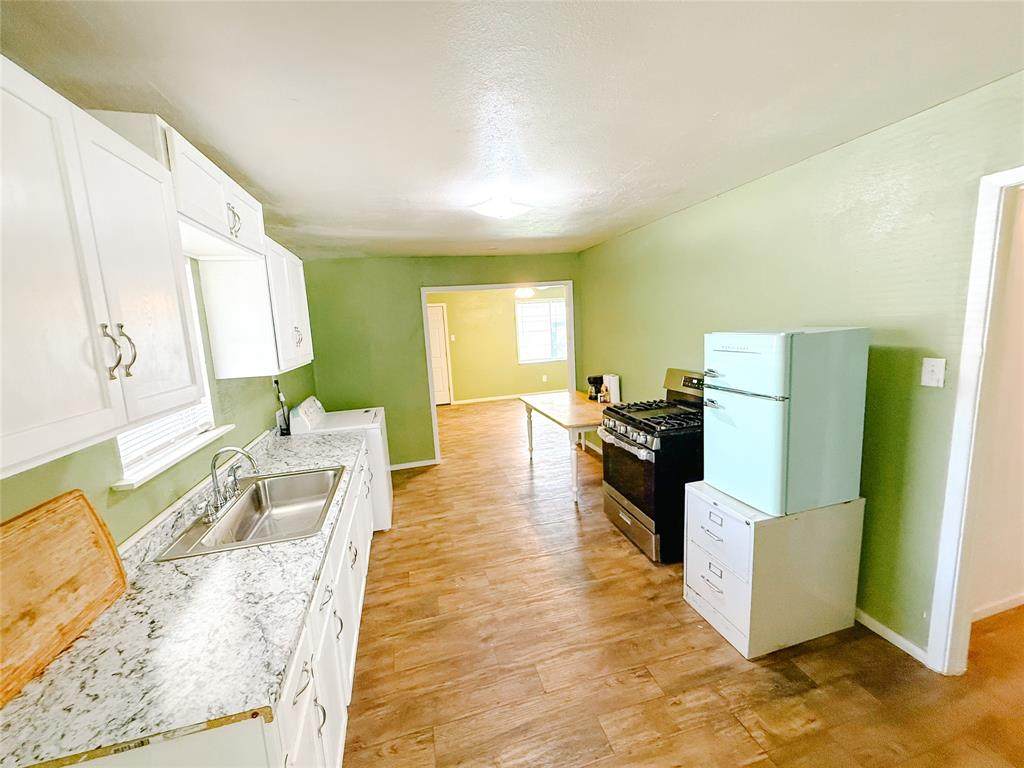 713 Dunbar Avenue - Photo 1