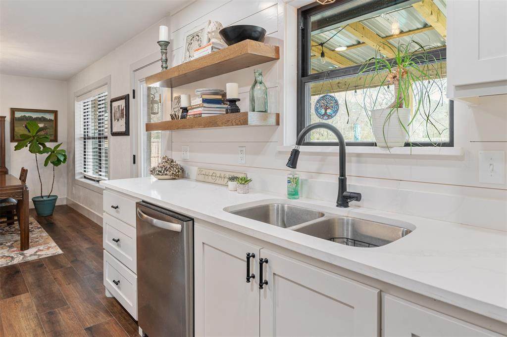 713 Southoak Drive - Photo 1