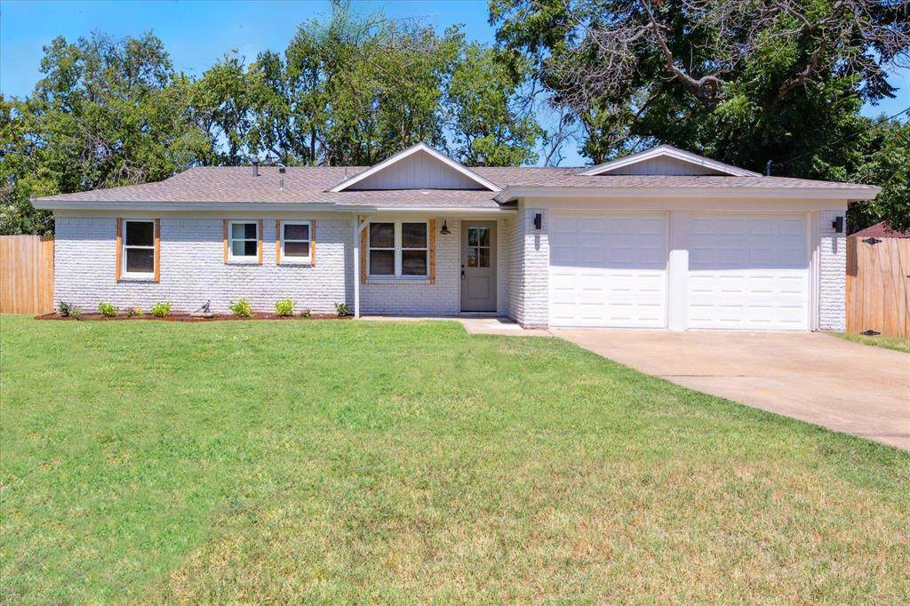 209 Pecan Street - Photo 1