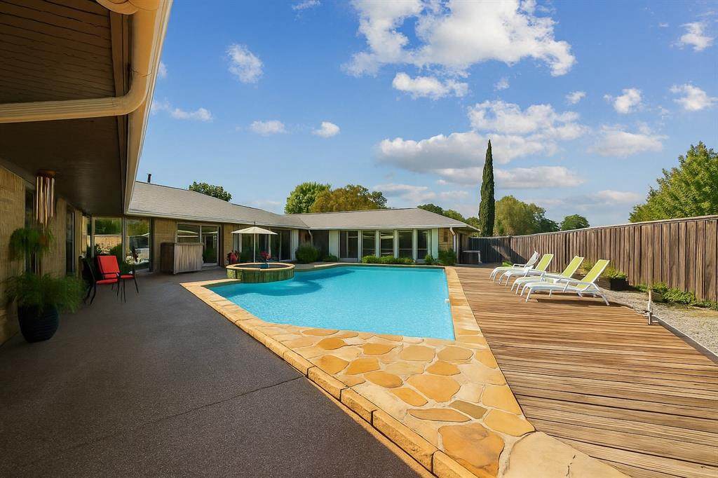 108 Circleview Drive - Photo 1
