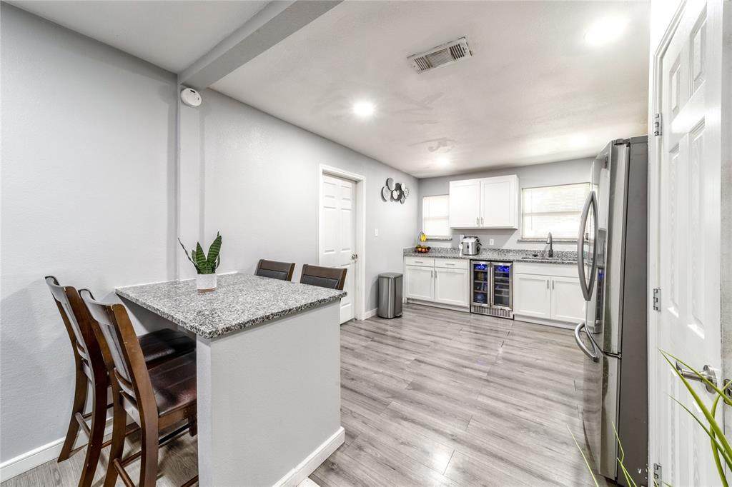 726 Royal Crest - Photo 1