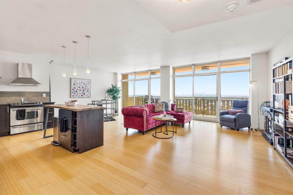 6211 Northwest Highway - Photo 1