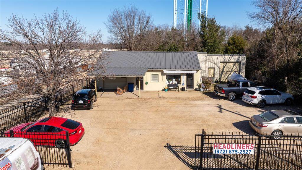 700 Interstate Highway 45 - Photo 1