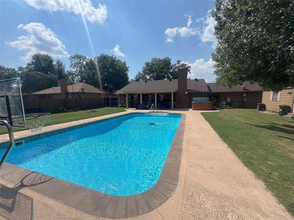 212 Marianne Circle - Photo 1