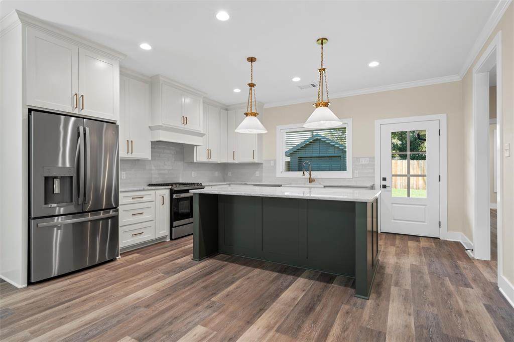 2923 Reuter Avenue - Photo 1