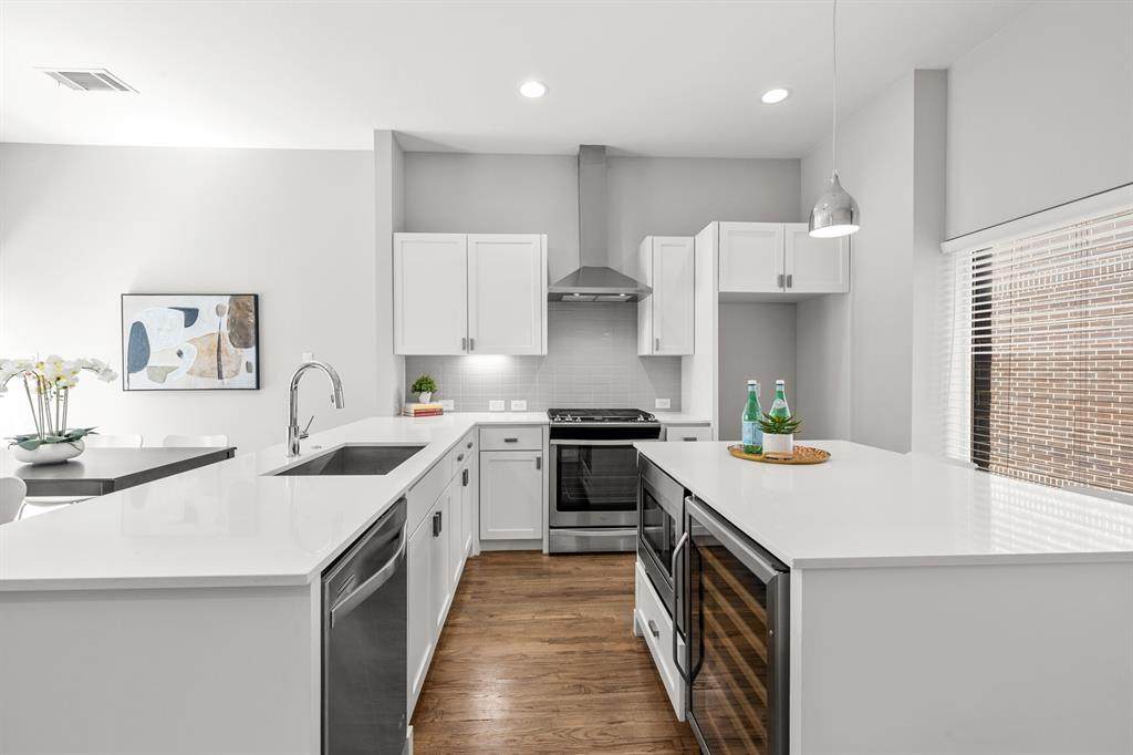 2290 Fitzhugh Avenue - Photo 1