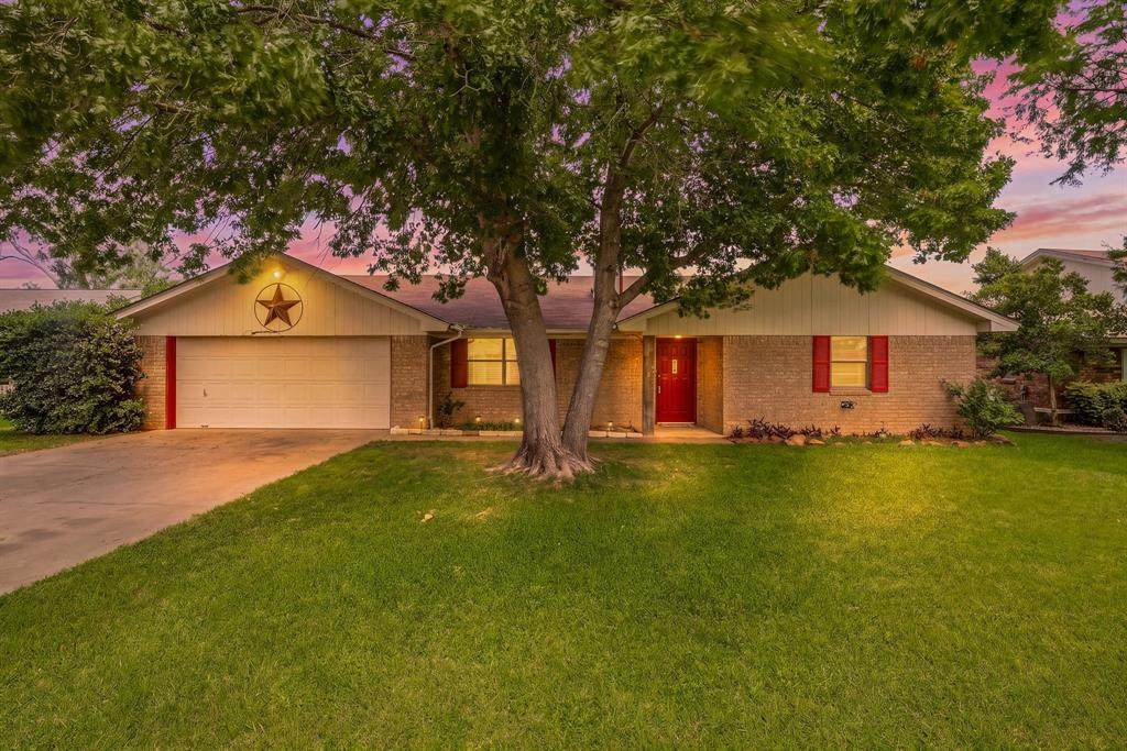 1407 Inglewood Drive - Photo 1