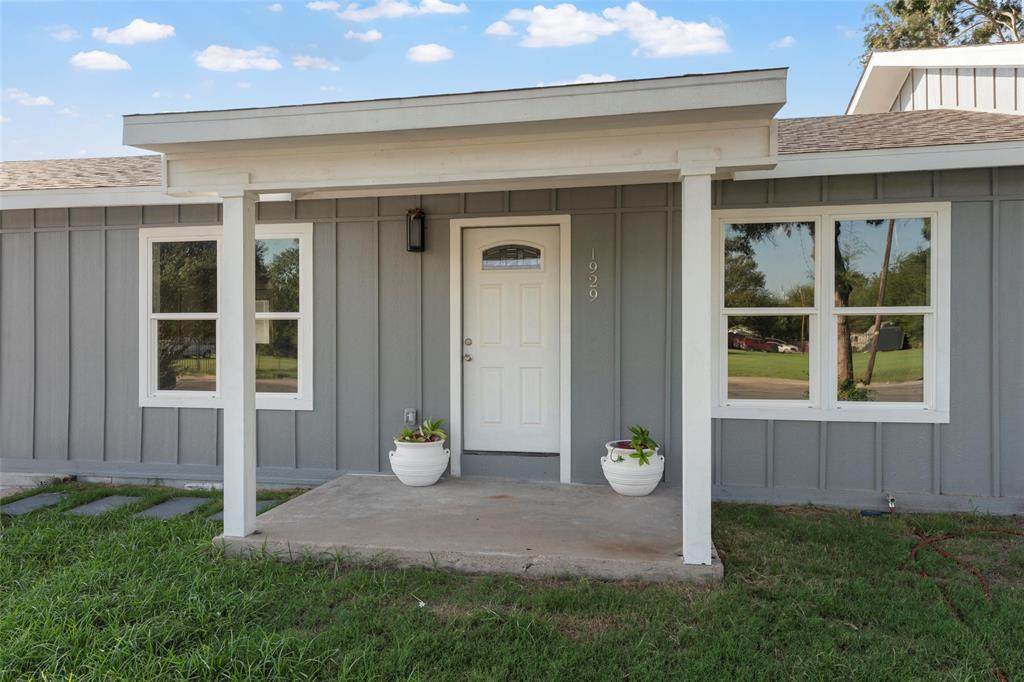 1929 Gurley Lane - Photo 1